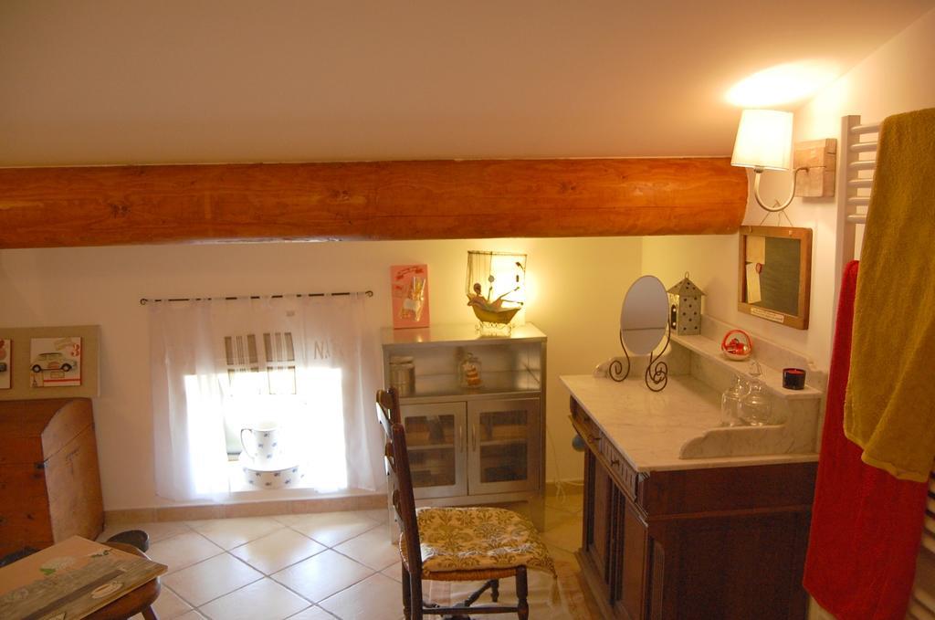 Maison D'Hotes Le Mas De Lila Vers Pont du Gard Habitación foto