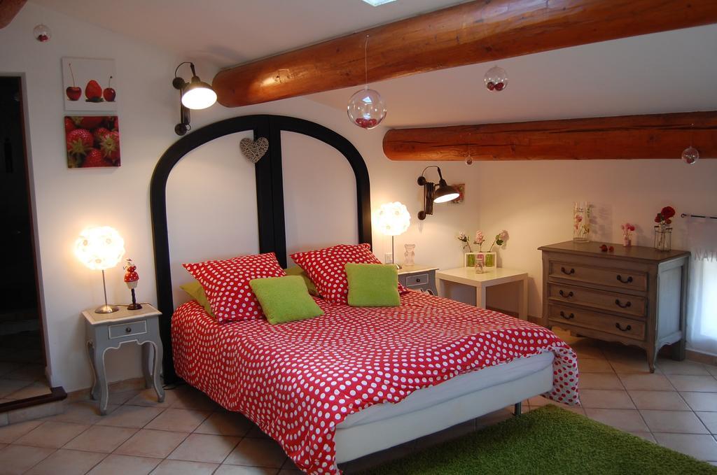 Maison D'Hotes Le Mas De Lila Vers Pont du Gard Habitación foto